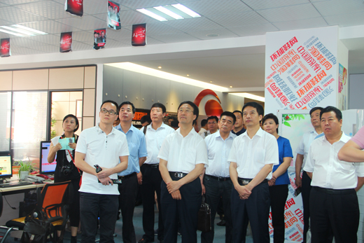 天津市西青區(qū)區(qū)委書記周家彪一行蒞臨訊網(wǎng)網(wǎng)絡(luò)參觀取經(jīng) 天津市西青區(qū)區(qū)委書記周家彪一行蒞臨訊網(wǎng)網(wǎng)絡(luò)參觀取經(jīng)