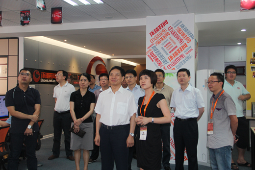 國(guó)家發(fā)改委體改司司長(zhǎng)孔涇源詢問(wèn)平臺(tái)運(yùn)作情況 國(guó)家發(fā)改委體改司司長(zhǎng)孔涇源詢問(wèn)平臺(tái)運(yùn)作情況