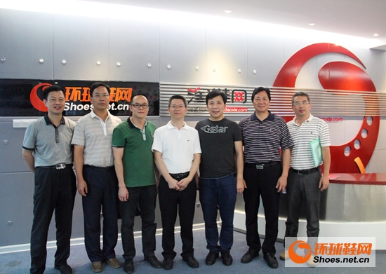 省外經(jīng)貿(mào)廳一行領(lǐng)導與董事長王冬竹（右三）、總經(jīng)理林文佳（左三）合影留念