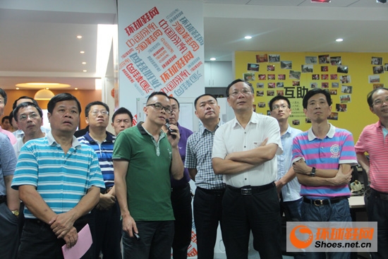 福建省環(huán)保廳副廳長(zhǎng)陳寧等領(lǐng)導(dǎo)專(zhuān)家一行蒞臨訊網(wǎng)科技視察